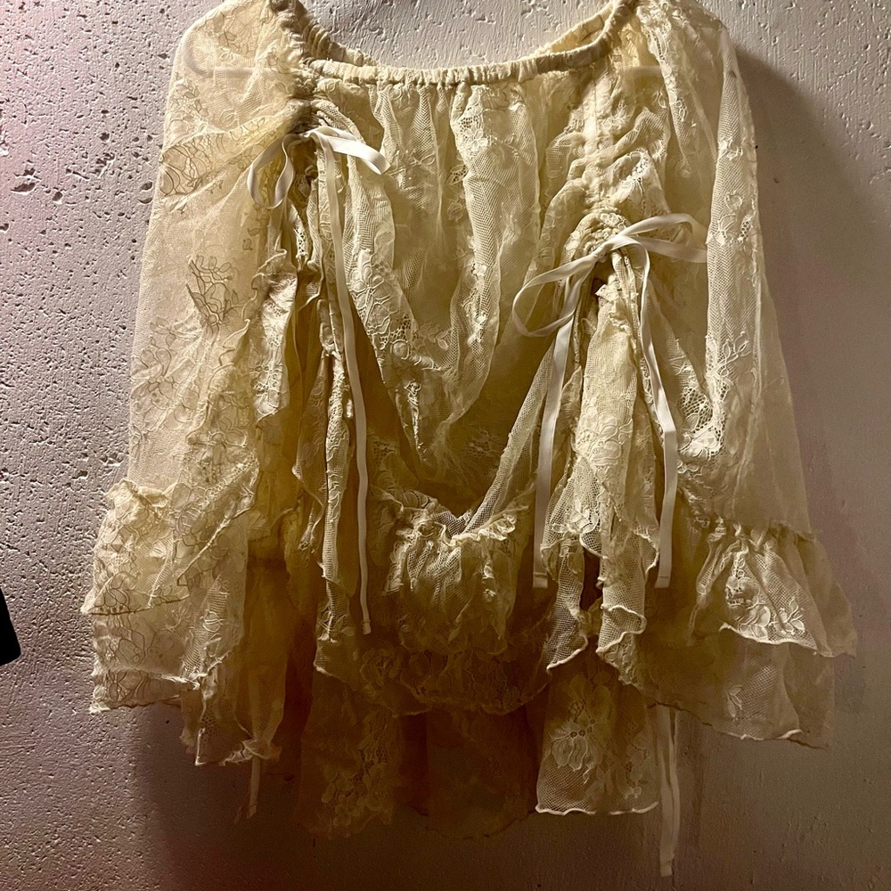 Urban outfitters kimchi blue Ivory colored lace skirt with ribbon bows. S.
